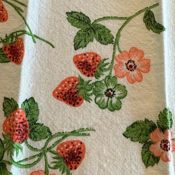 Vintage Strawberry Napkins Set Of 6 🍓 - Picture 9 of 10